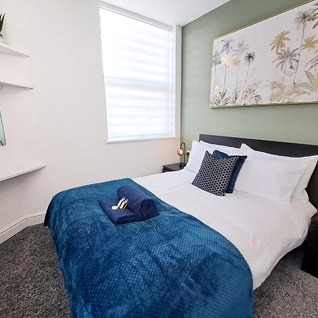 Bright 3 Bed Apartment With Terrace, Free Parking On Premises Watford  Eksteriør billede