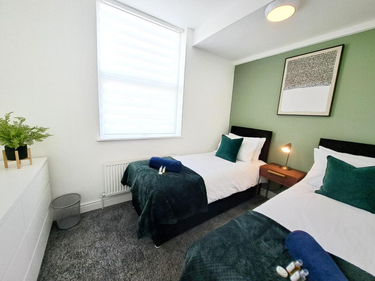 Bright 3 Bed Apartment With Terrace, Free Parking On Premises Watford  Eksteriør billede