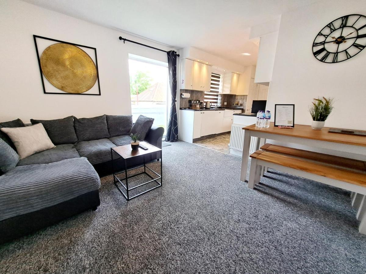 Bright 3 Bed Apartment With Terrace, Free Parking On Premises Watford  Eksteriør billede