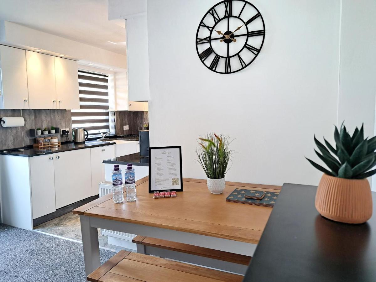 Bright 3 Bed Apartment With Terrace, Free Parking On Premises Watford  Eksteriør billede