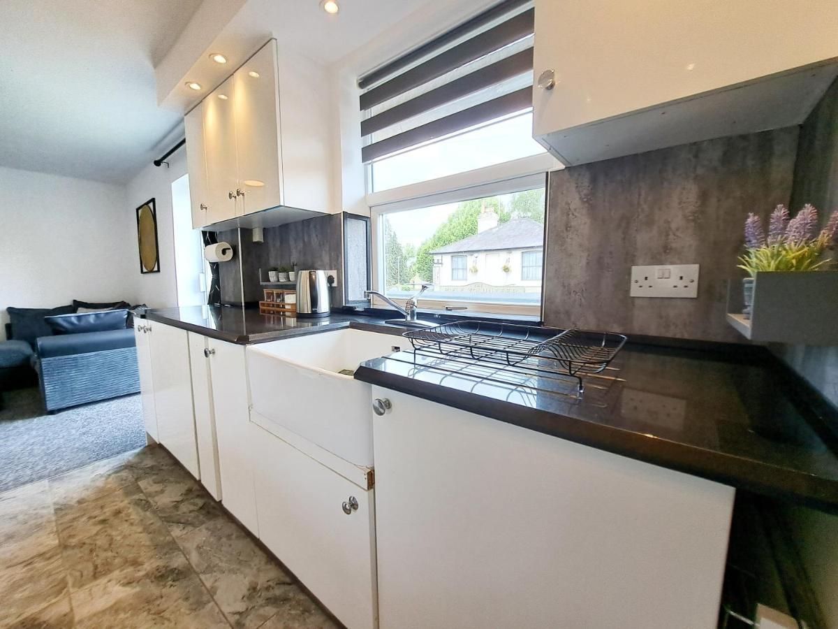 Bright 3 Bed Apartment With Terrace, Free Parking On Premises Watford  Eksteriør billede